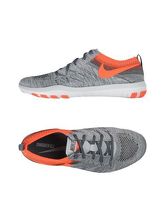 NIKE Sneakers & Tennis shoes basse donna