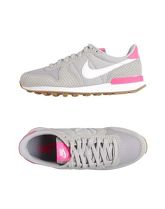 NIKE Sneakers & Tennis shoes basse donna