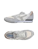 MIZUNO Sneakers & Tennis shoes basse uomo