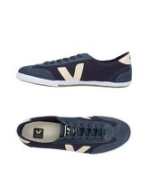 VEJA Sneakers & Tennis shoes basse uomo