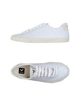 VEJA Sneakers & Tennis shoes basse donna