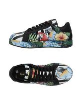 CAMUZARES Sneakers & Tennis shoes basse donna