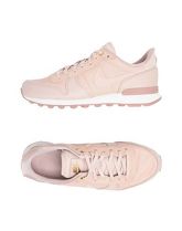 NIKE Sneakers & Tennis shoes basse donna