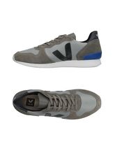 VEJA Sneakers & Tennis shoes basse uomo