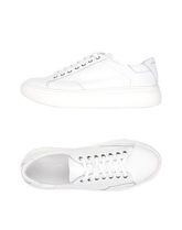 PIERRE DARRÉ Sneakers & Tennis shoes basse uomo