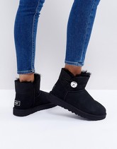 UGG - Stivaletti stile Bailey con bottone gioiello - Nero