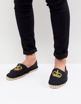 ASOS DESIGN - Espadrilles in tela nera con corona ricamata - Nero