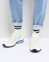 ASOS - Sneakers bianche e fluo con suola spessa - Bianco