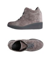 RUCO LINE Sneakers & Tennis shoes alte donna