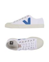 VEJA Sneakers & Tennis shoes basse uomo