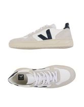 VEJA Sneakers & Tennis shoes basse uomo