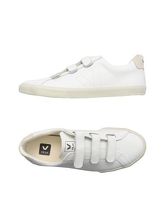 VEJA Sneakers & Tennis shoes basse uomo