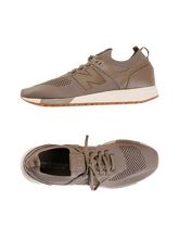 NEW BALANCE Sneakers & Tennis shoes basse uomo