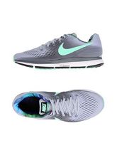 NIKE Sneakers & Tennis shoes basse donna