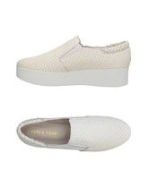 PAOLA FERRI Sneakers & Tennis shoes basse donna