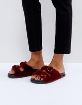 River Island - Slider in pelliccia sintetica con doppia fibbia - Rosso