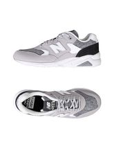 NEW BALANCE Sneakers & Tennis shoes basse uomo