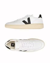 VEJA Sneakers & Tennis shoes basse uomo