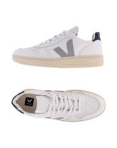 VEJA Sneakers & Tennis shoes basse uomo