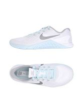 NIKE Sneakers & Tennis shoes basse donna