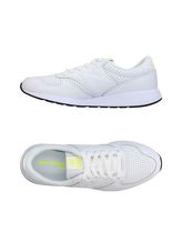 NEW BALANCE Sneakers & Tennis shoes basse uomo