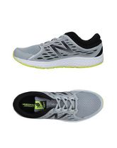 NEW BALANCE Sneakers & Tennis shoes basse uomo