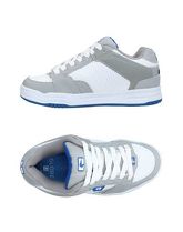 GLOBE Sneakers & Tennis shoes basse uomo