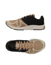 NEW BALANCE Sneakers & Tennis shoes basse uomo