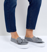 ASOS - DISCOVERY - Scarpe di tela flatform a pianta larga con fiocco - Grigio