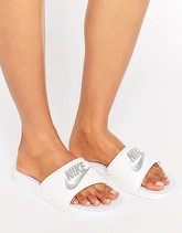 Nike - Benassi - Slider bianche con logo - Nero