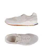 NEW BALANCE Sneakers & Tennis shoes basse uomo