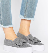 ASOS - DISCOVER - Scarpe da ginnastica a pianta larga con fiocco - Grigio