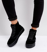 Monki - Stivaletti flatform in velluto effetto stropicciato - Nero