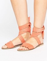 ASOS - FAMOUS - Sandali in pelle scamosciata con allacciatura sulla gamba - Rosa