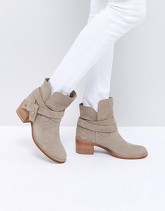 UGG - Elora - Stivaletti con tacco medio e cinturino - Grigio