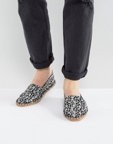 ASOS - Espadrillas nere con stampa di teschi - Nero